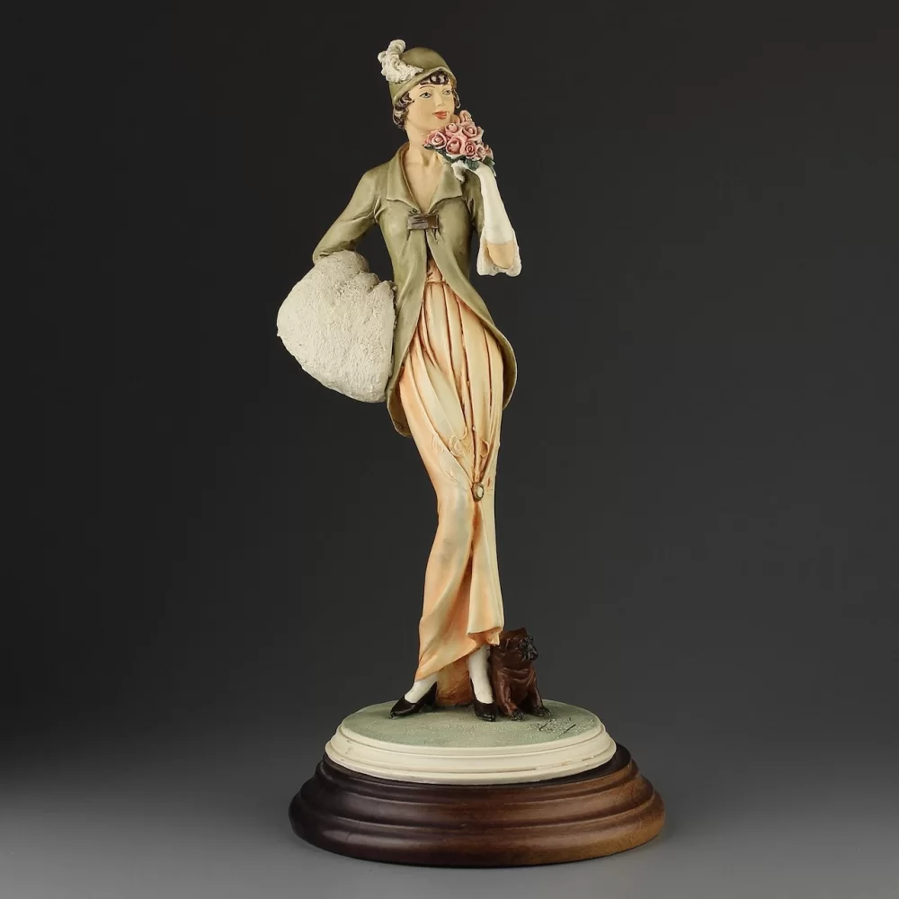Винтажная статуэтка Capodimonte Vittorio Tessaro Дама с мопсом и розами Ар-деко