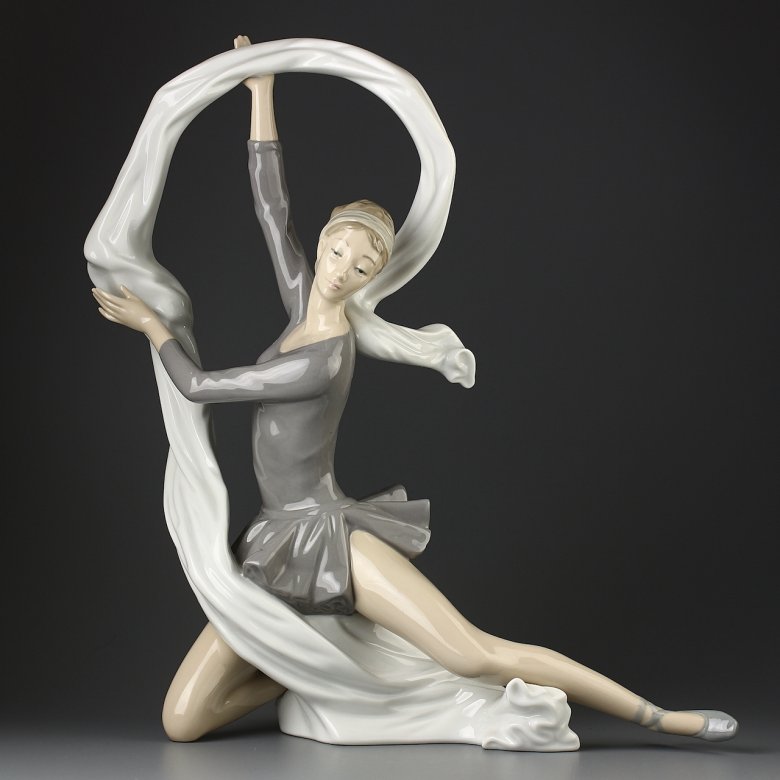 Крупная скульптурная композиция (статуэтка) NAO Lladro "Dancer with Veil" Танцовщица