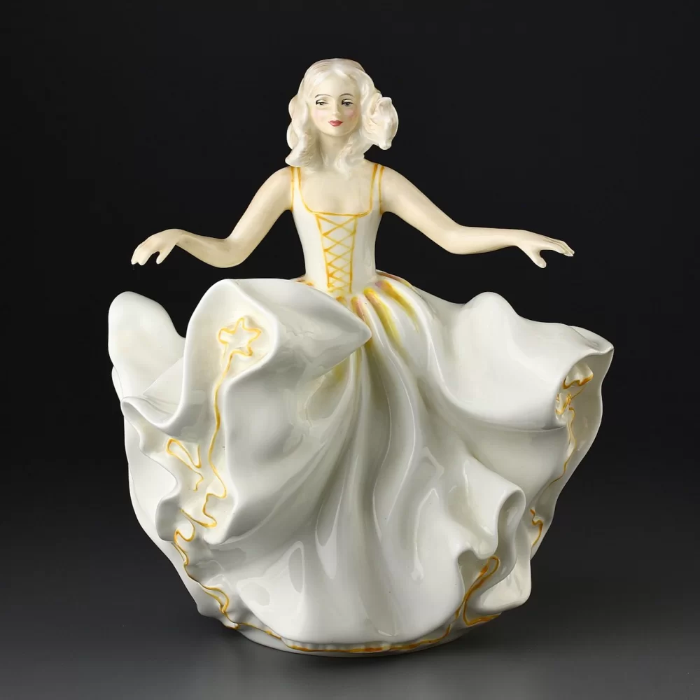 Винтажная фарфоровая статуэтка Англия Royal Doulton 2734 Sweet Seventeen Девушка Сладкие семнадцать