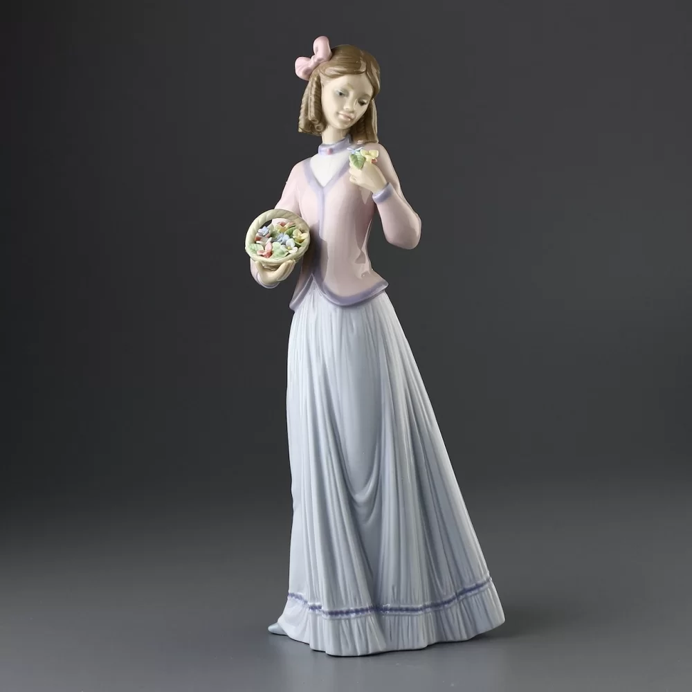Винтажная фарфоровая статуэтка Девушка с корзиной цветов Lladro 7644 Innocence in Bloom