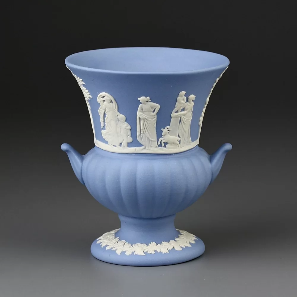 Винтажная английская ваза кратер Веджвуд Wedgwood из голубого бисквитного фарфора