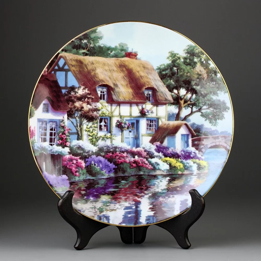 Тарелка винтажная декоративная настенная Фарфор Загородные дома Англии Hamilton Collection English Country Cottage Riverbank Cottage