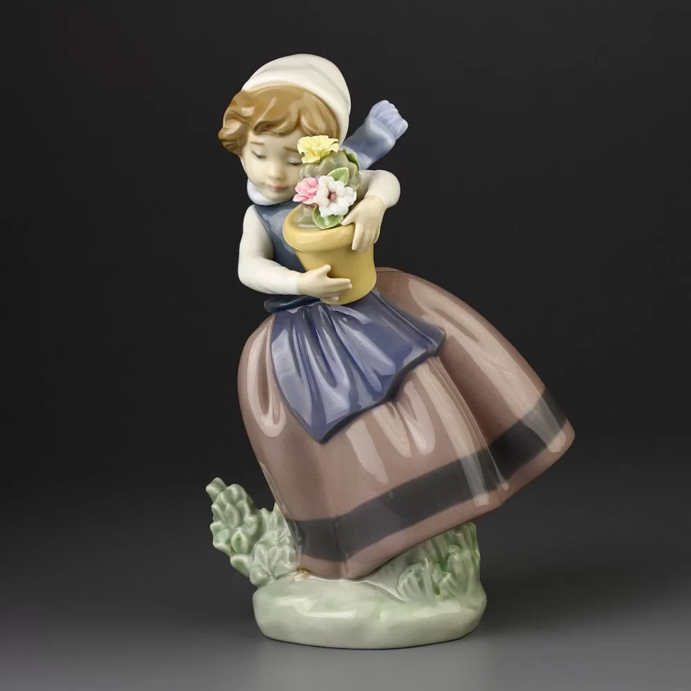 Винтажная фарфоровая статуэтка Испания Lladro 5223 Spring is Here Девочка с корзиной цветов
