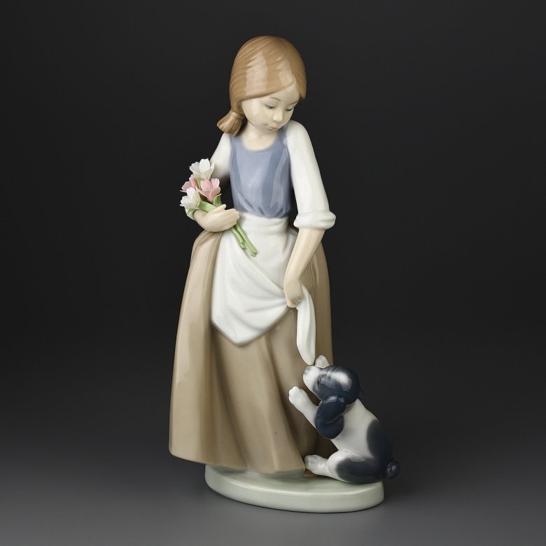 Винтажная фарфоровая статуэтка Испания Lladro NAO 1004 How About Me Девочка с собакой и букетом