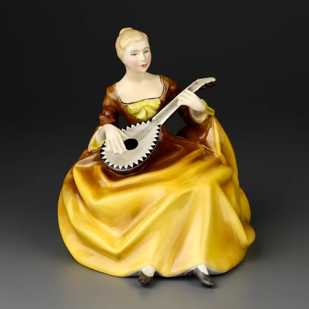 Винтажная фарфоровая статуэтка Англия Royal Doulton 2287 Symphony Симфония Дама с мандолиной