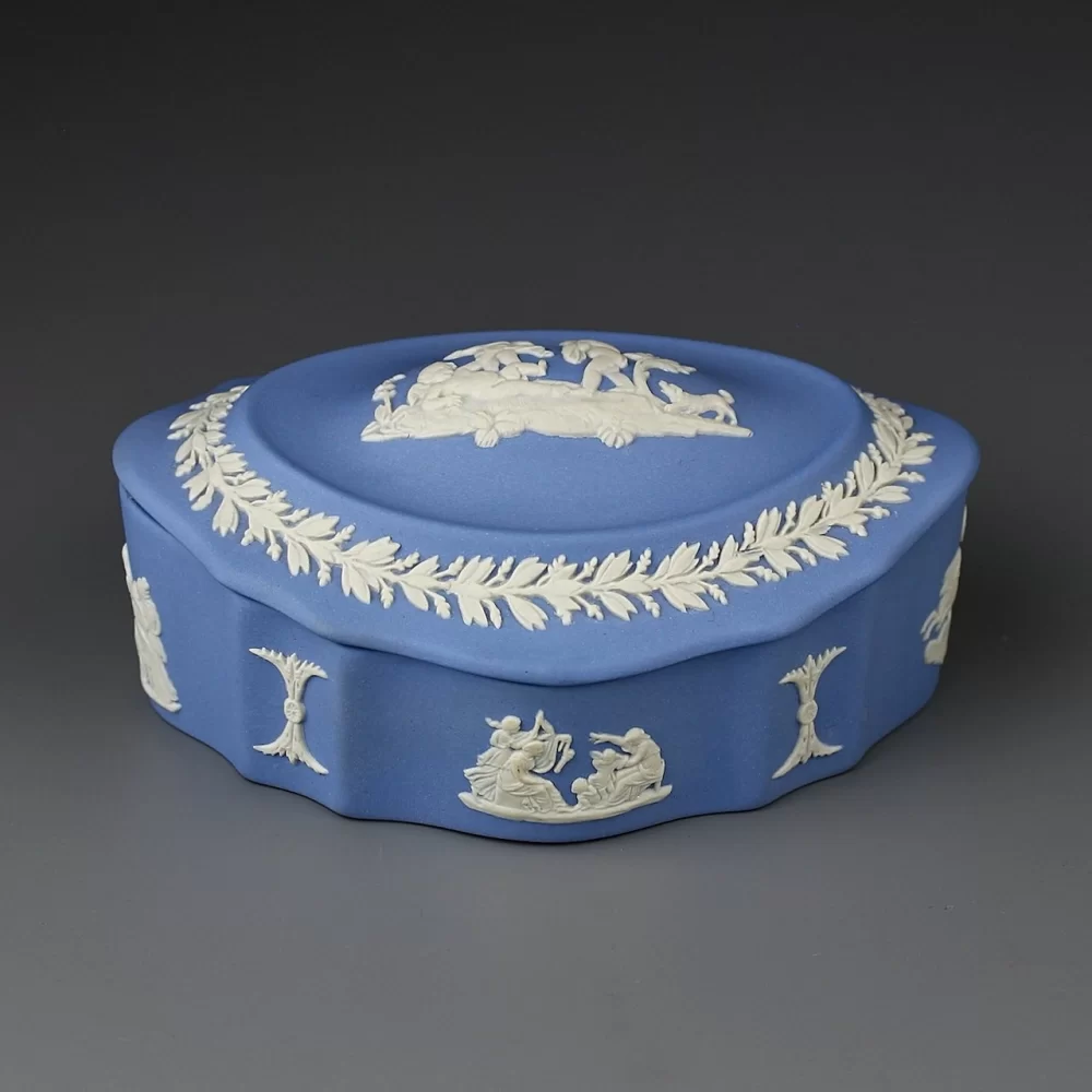 Винтажная английская шкатулка Веджвуд Wedgwood из голубого бисквитного фарфора