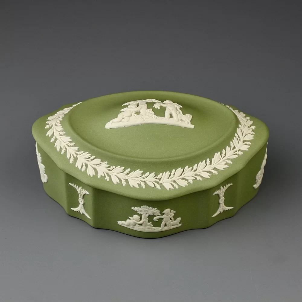 Винтажная английская шкатулка Веджвуд Wedgwood из зелёного бисквитного фарфора