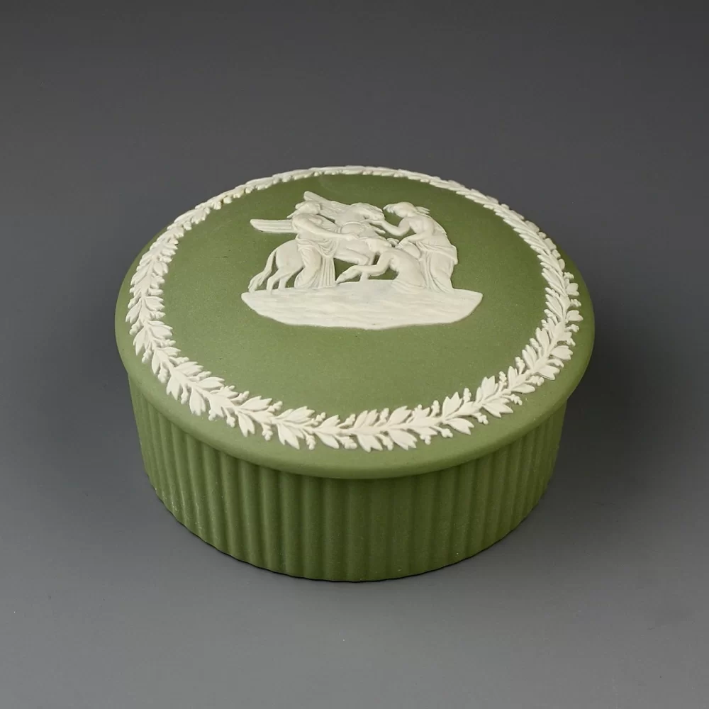 Винтажная английская шкатулка Веджвуд Wedgwood из зелёного бисквитного фарфора Green Jasperware