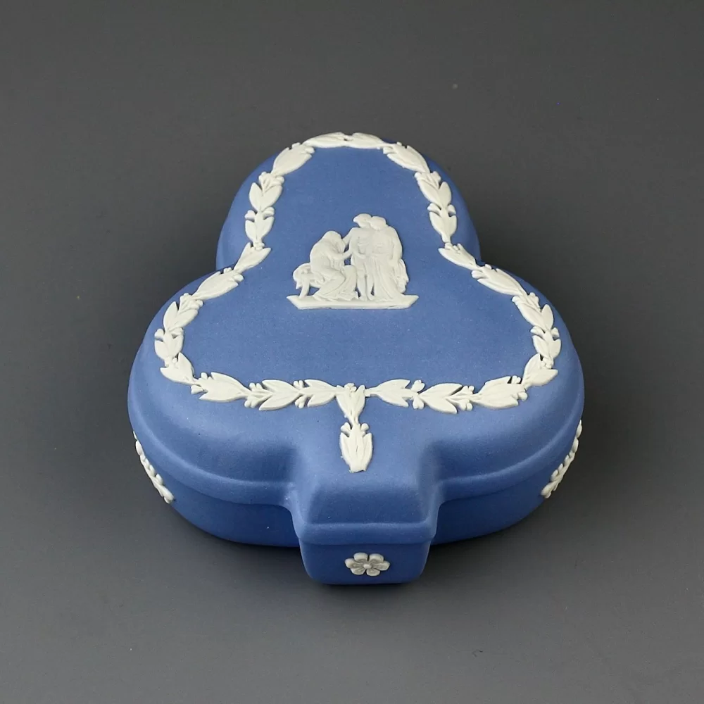 Винтажная шкатулка Веджвуд Wedgwood Трефы Голубой бисквит Blue Jasperware