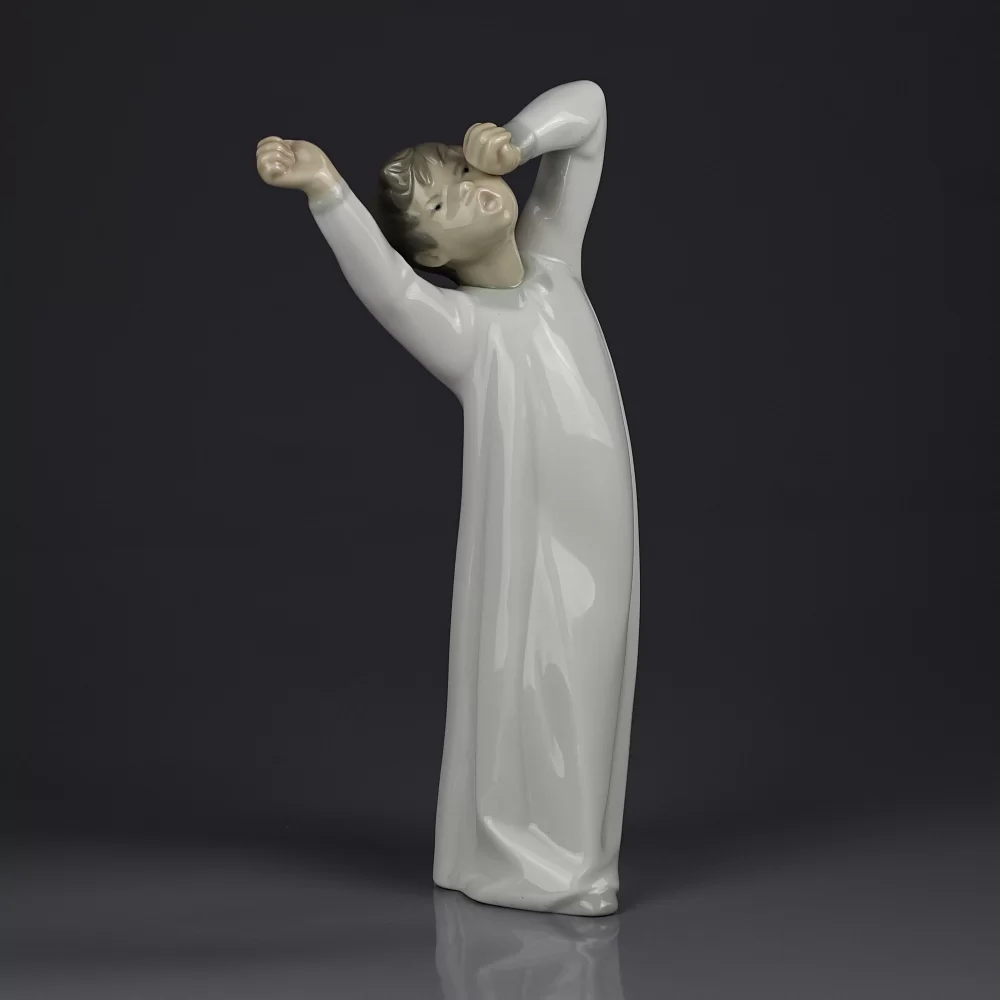 Винтажная фарфоровая статуэтка Мальчик зевает Пробуждение Lladro 4870 Boy Awaking