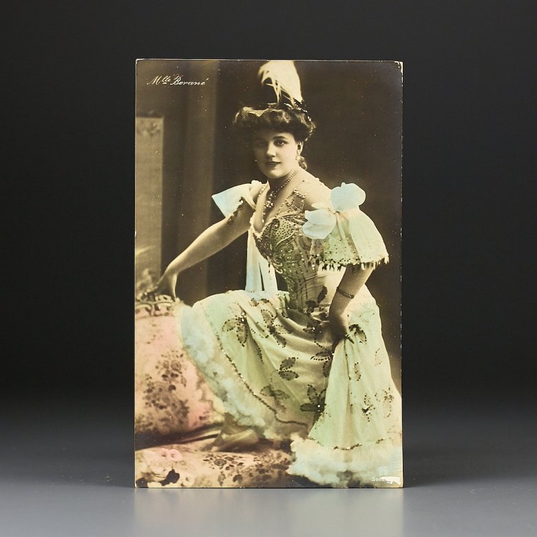Антикварная почтовая открытка "Mlle Berane" Gerlach