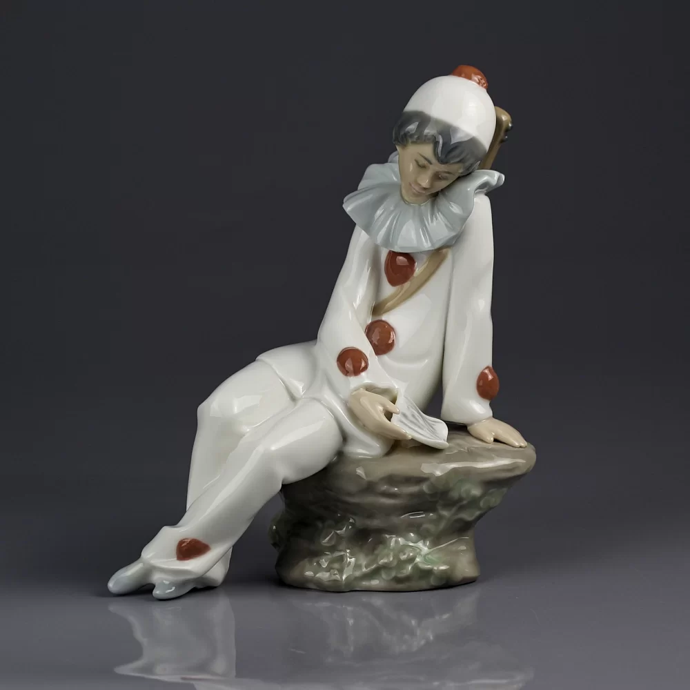 Винтажная фарфоровая статуэтка Пьеро с мандолиной Lladro NAO Love Letter