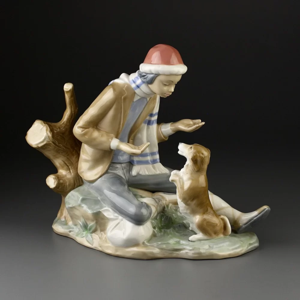 Винтажная фарфоровая статуэтка Юноша с собакой Lladro NAO Talking to the Dog