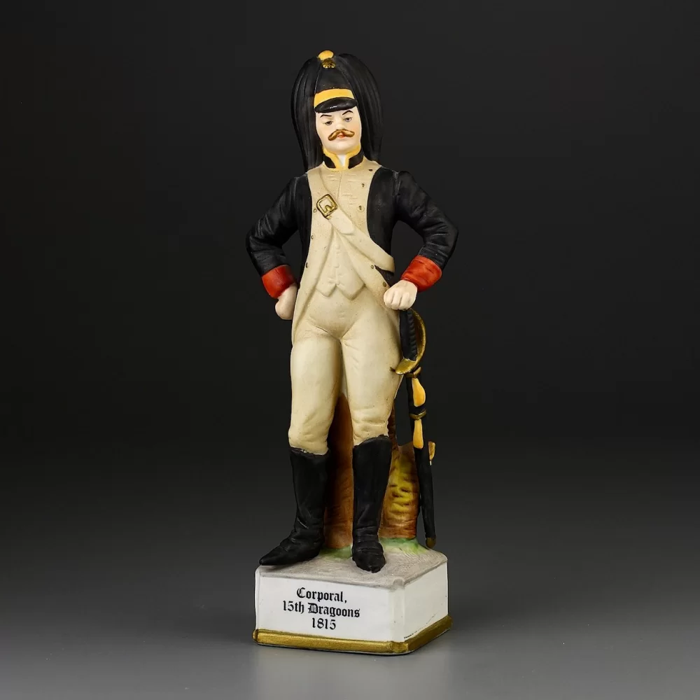 Винтажная фарфоровая статуэтка военного Капрал Драгун Corporal 15th Dragoons 1815 Enesco Maruri Masterpiece