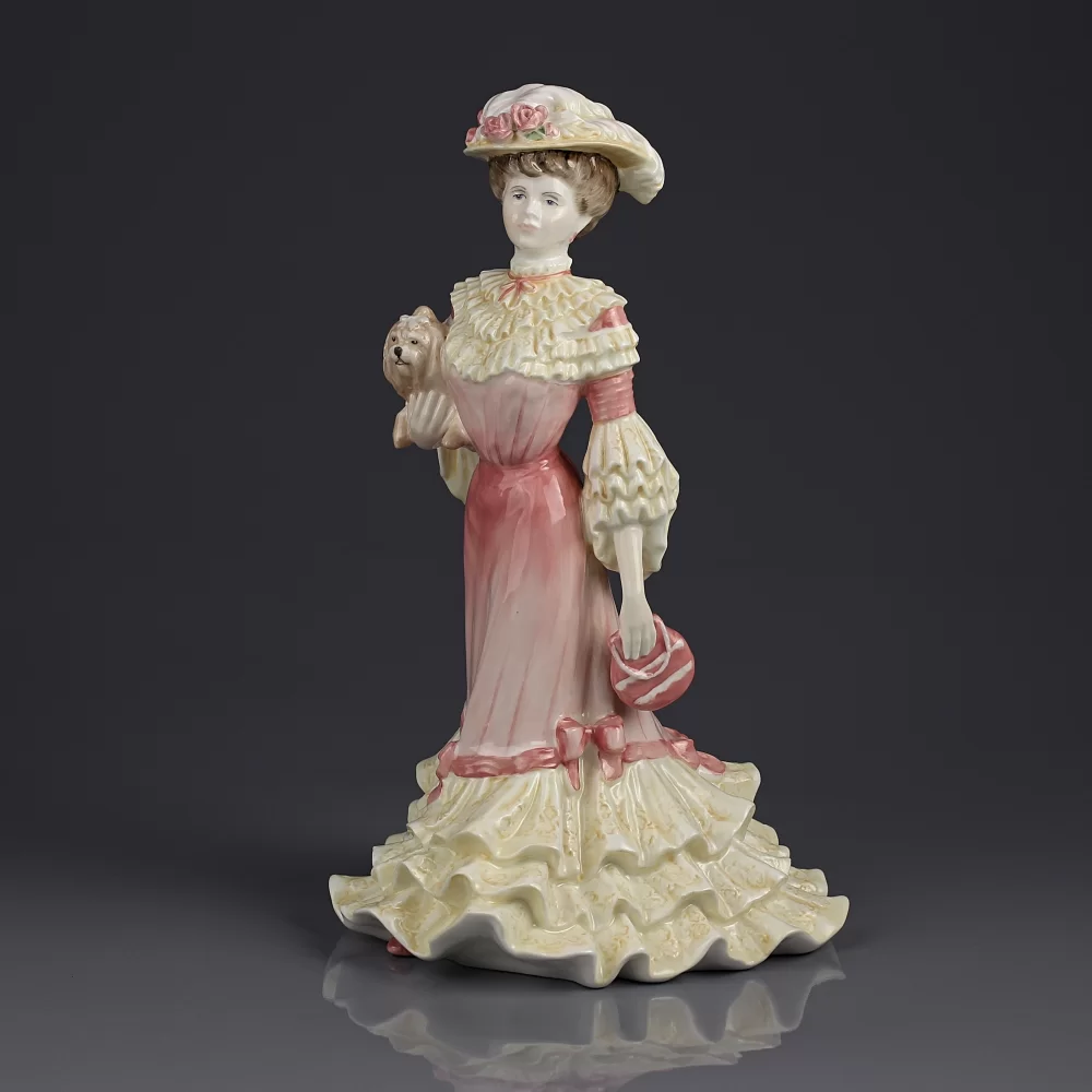 Винтажная фарфоровая статуэтка Дама с собачкой Англия Coalport Golden Age Georgina