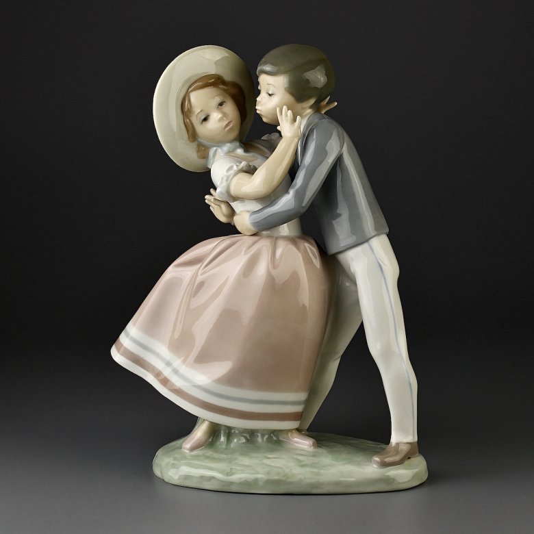 Винтажная фарфоровая статуэтка Испания Lladro 4856 Waltz Time Вальс Поцелуй