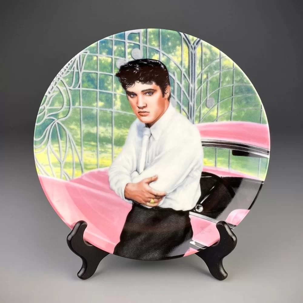 Тарелка винтажная декоративная настенная Фарфор Эльвис Пресли Delphi Elvis Presley Looking at a Legend Elvis at The Gates of Graceland