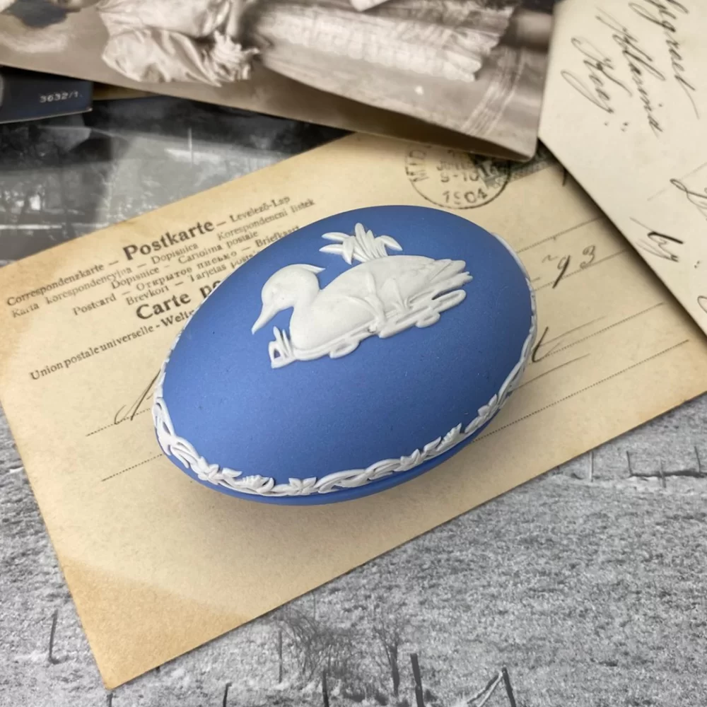 Винтажная английская шкатулка в форме яйца "Утка" Веджвуд Wedgwood 1979 Blue Jasper Ware