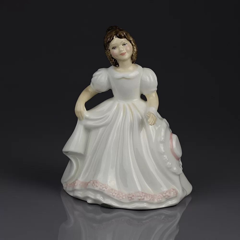 Винтажная фарфоровая статуэтка Девочка Аманда Англия Royal Doulton 3635 Amanda