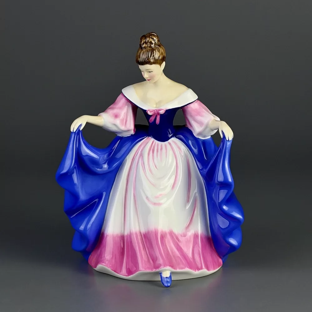 Винтажная фарфоровая статуэтка Англия Royal Doulton 4720 Sara Сара