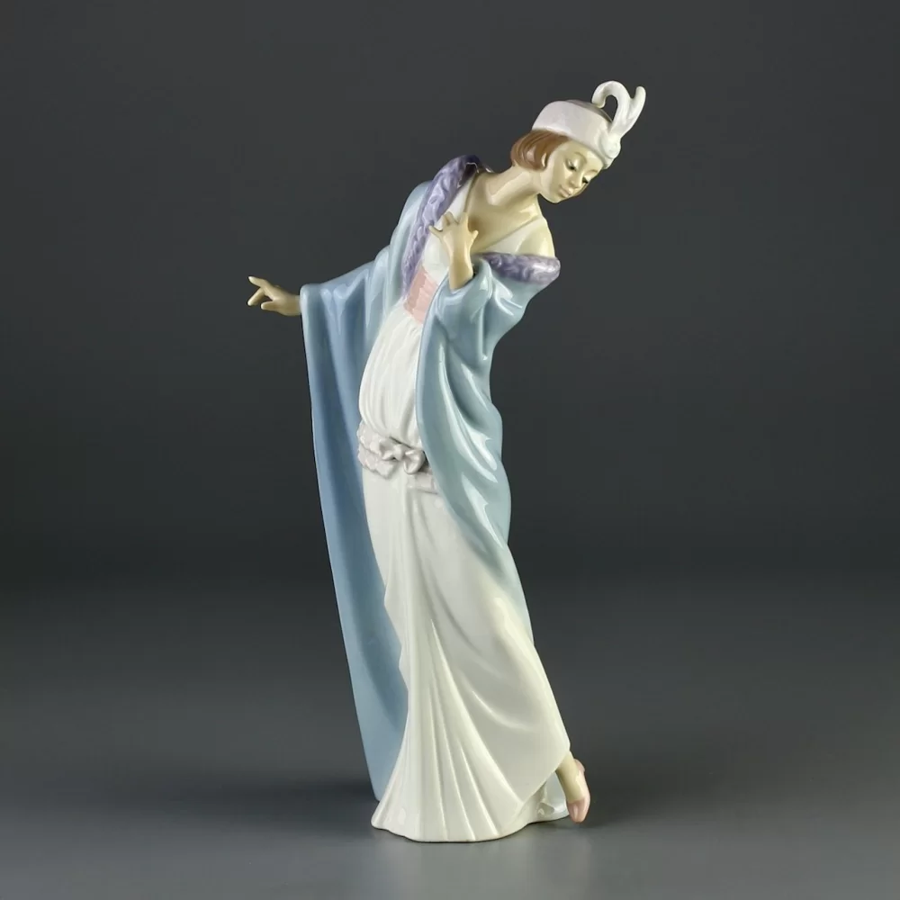 Винтажная фарфоровая статуэтка в стиле ар-деко Испания Lladro 5789 The Flirt Флирт