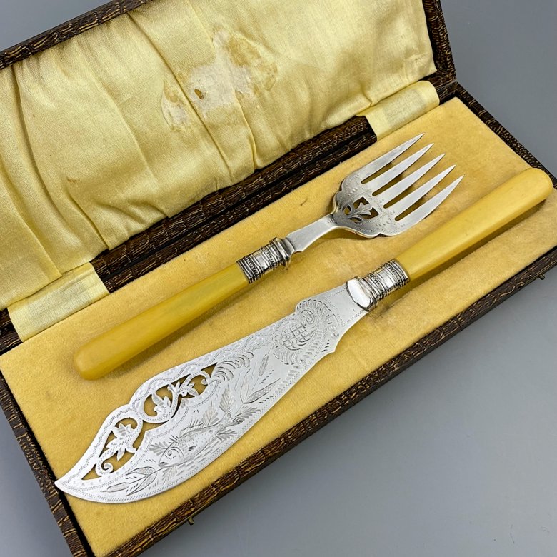Антикварные английские приборы с серебряным покрытием для подачи рыбных блюд Hamilton & Laidlaw
