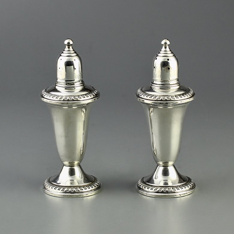 Винтажные серебряные солонка и перечница со стеклянной ёмкостью внутри Empire Silver Co