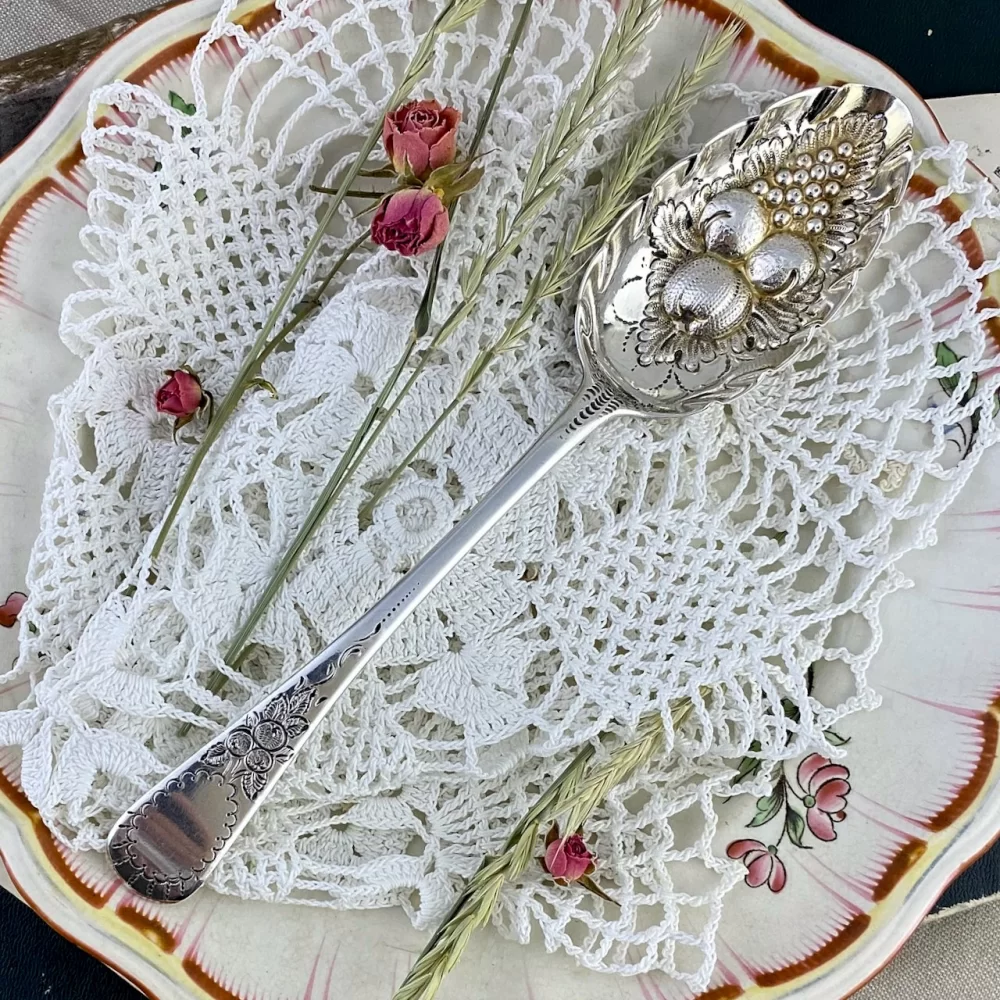 Антикварная английская ложка для ягод, фруктов, десертов Berry Spoon William Eley & William Fearn 1819 год