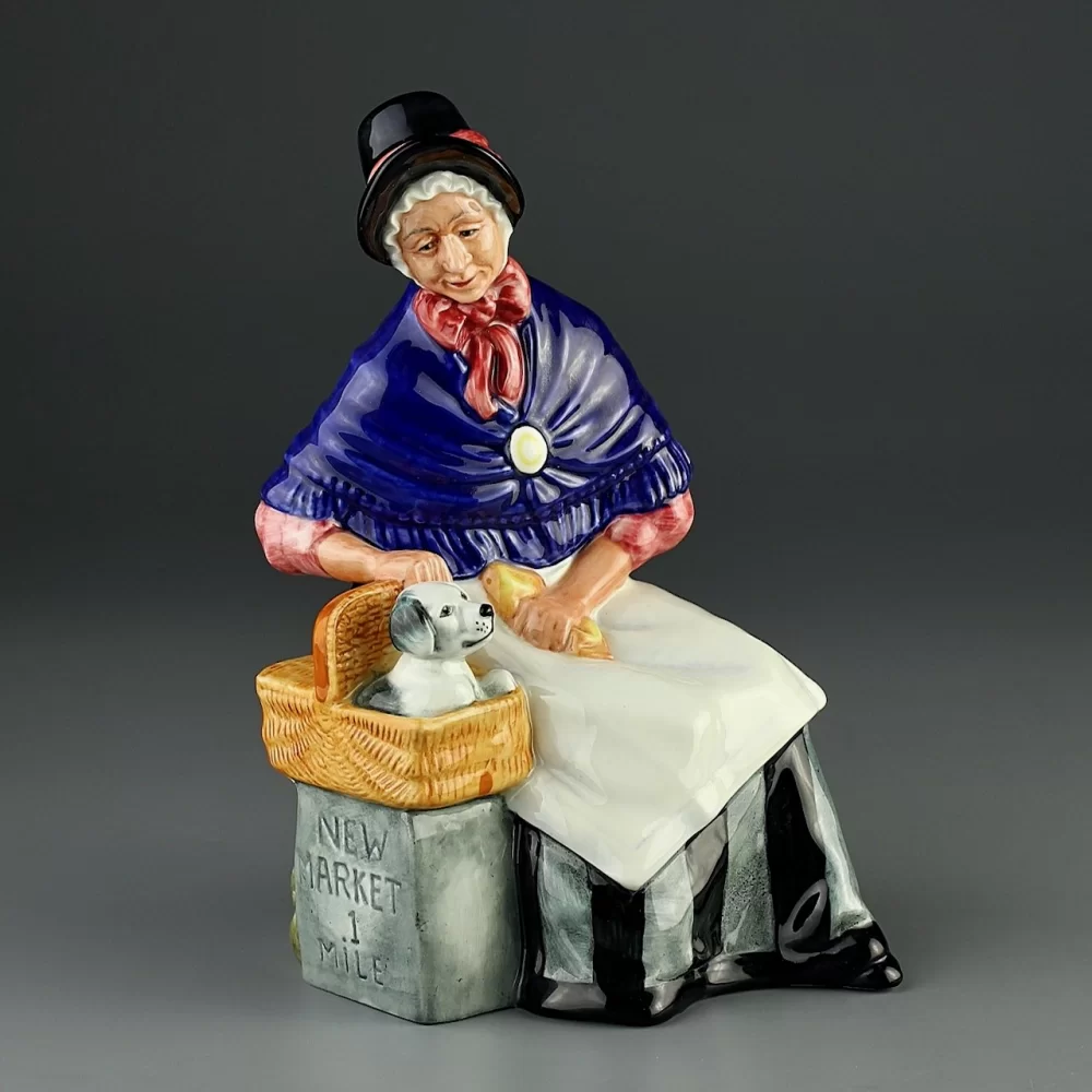 Винтажная фарфоровая статуэтка Англия Royal Doulton 2770 New companions Бабушка с собакой в корзине