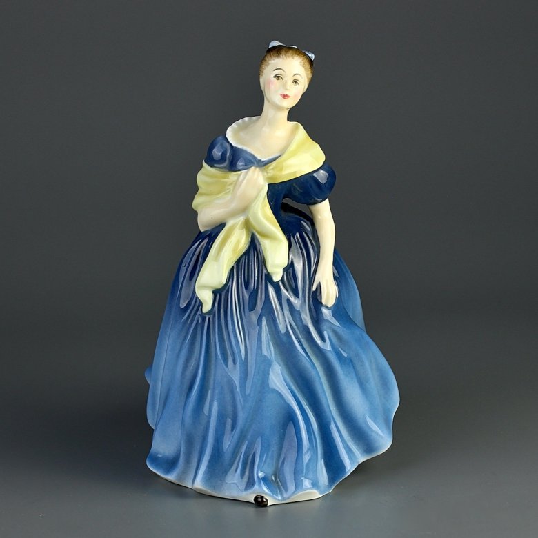 Винтажная фарфоровая статуэтка девушки Англия Royal Doulton 2304 Adrienne