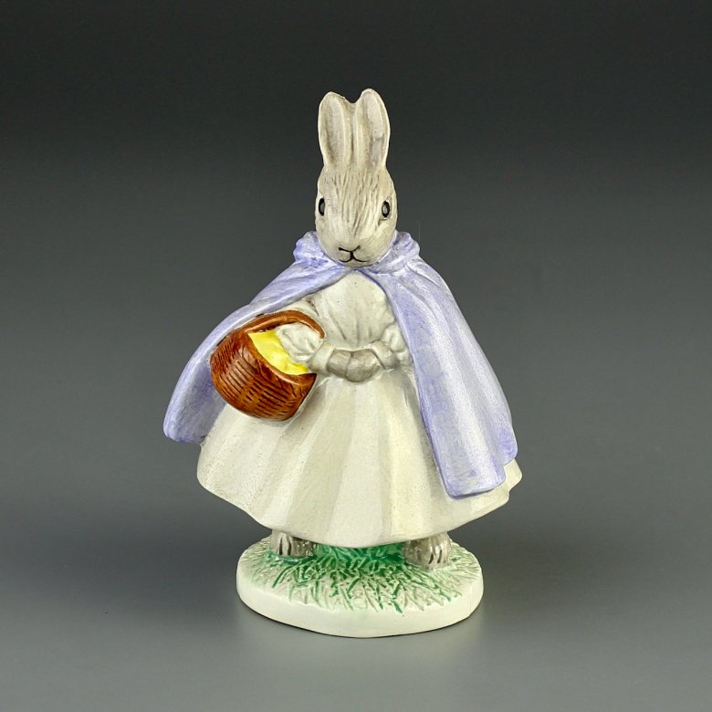 Винтажная английская статуэтка Крольчиха с корзиной Coalport Little Grey Rabbit Goes Shopping