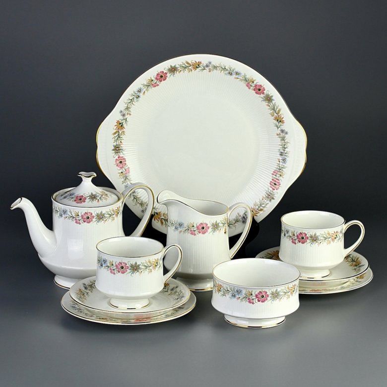 Винтажный чайный сет Фарфор Англия Чайные трио, чайник, кувшин для молока, саарница, тарелка Paragon China