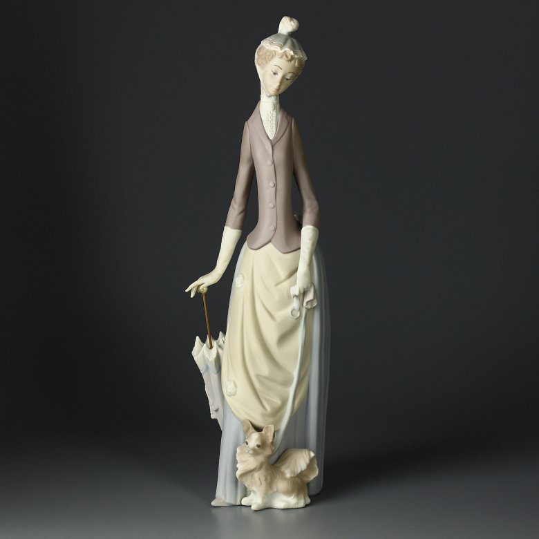 Винтажная фарфоровая статуэтка Испания Дама с зонтиком и собачкой Lladro 4761 Dama del Bulevar