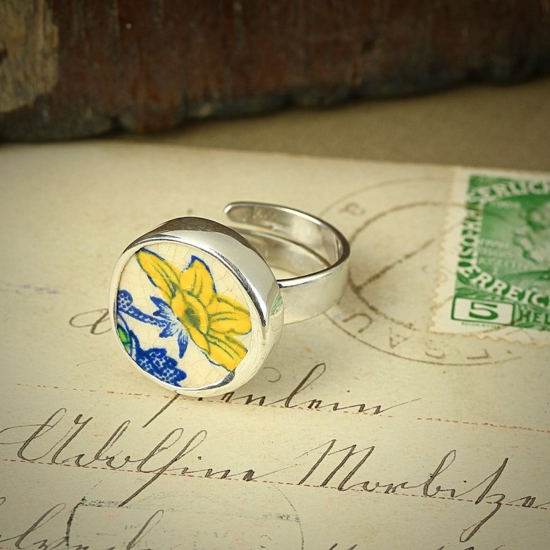 Серебряное кольцо ручной работы с винтажным фрагментом керамики английской мануфактуры Masons
