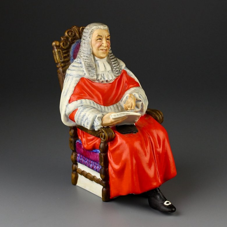 Винтажная фарфоровая статуэтка Англия Судья Royal Doulton 2443 Judge