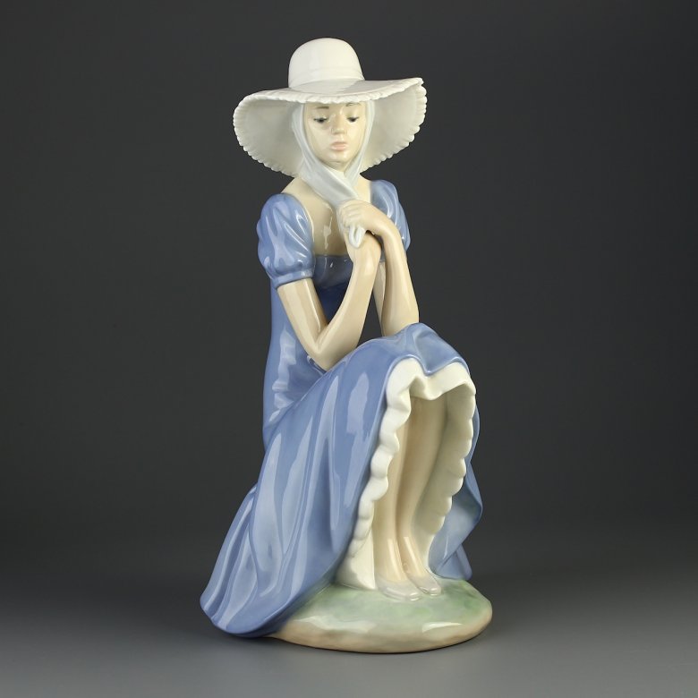 Винтажная фарфоровая статуэтка Испания Lladro NAO Girl With Straw Hat Девушка в шляпке