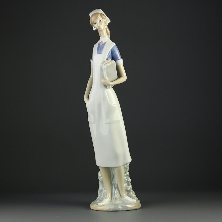 Винтажная фарфоровая статуэтка Испания Медсестра Lladro 4603 Nurse