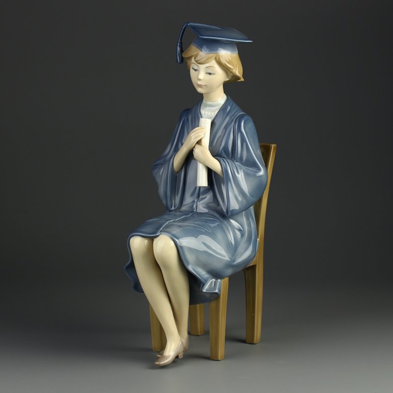 Винтажная фарфоровая статуэтка Выпускница Испания Lladro 5199 Girl Graduate