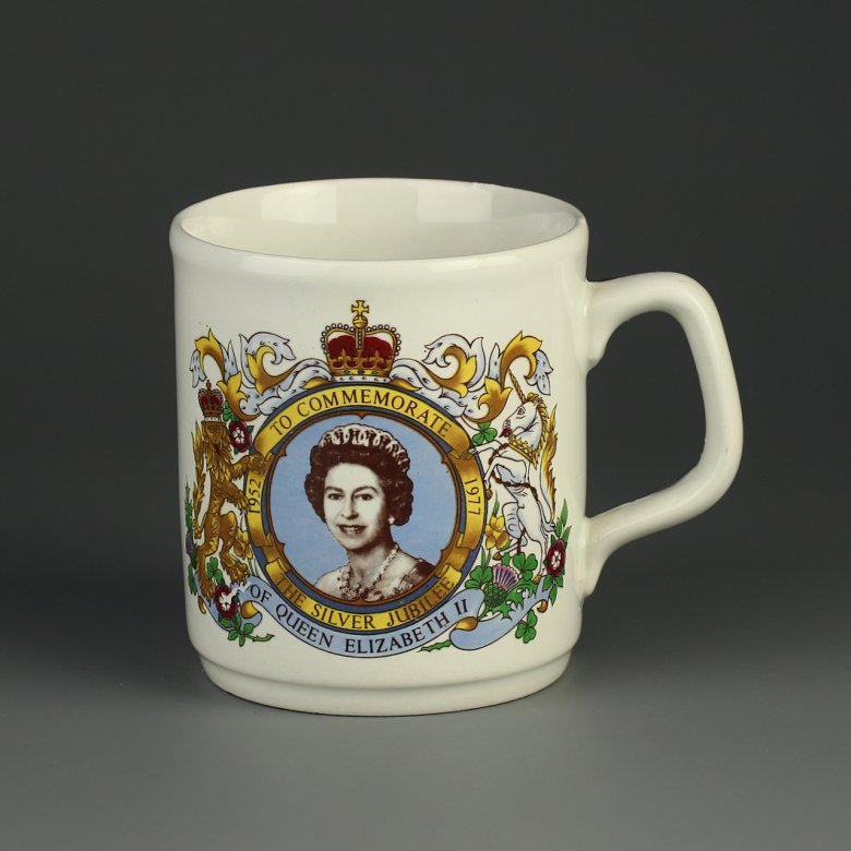 Винтажная английская кружка Юбилей Елизавета II 1952 To Commemorate 1977 Silver Jubilee Queen Elizabeth II
