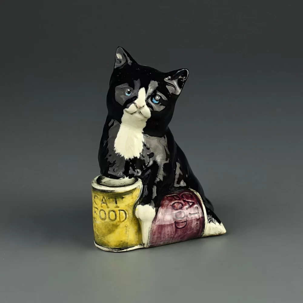 Винтажная английская фарфоровая статуэтка Котёнок Cat Food Royal Doulton