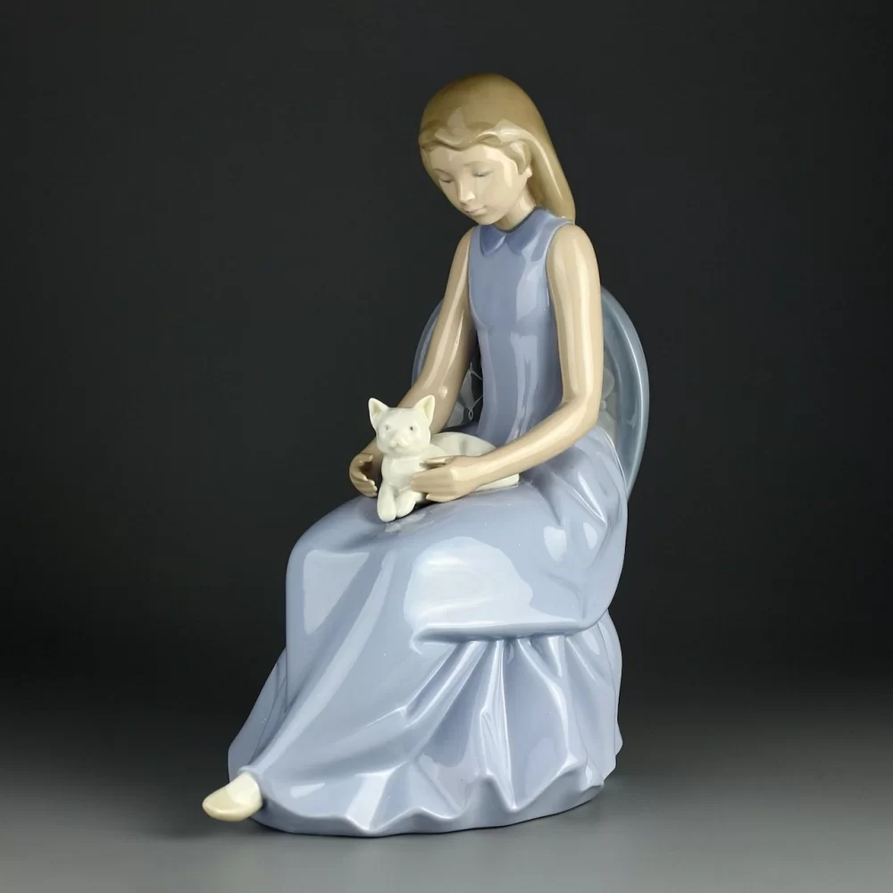 Винтажная фарфоровая статуэтка Девочка с кошкой Кот Испания Lladro NAO 760 Girl Seated With Cat