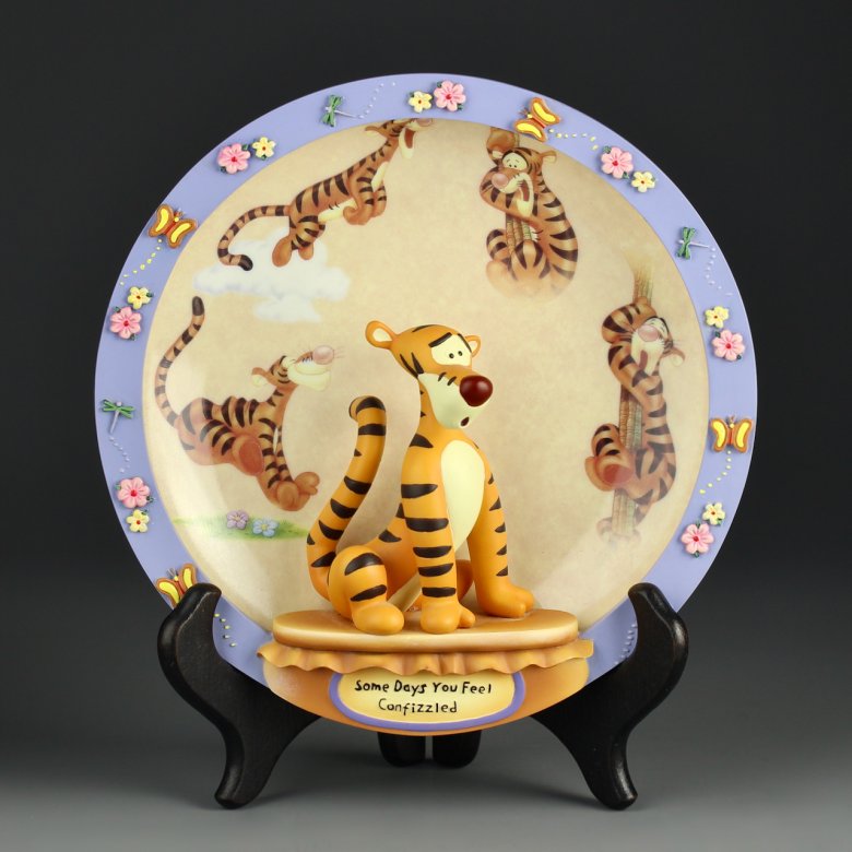 Винтажная тарелка Винни-Пух Winnie the Pooh 100 Acre Days Тигр сидит