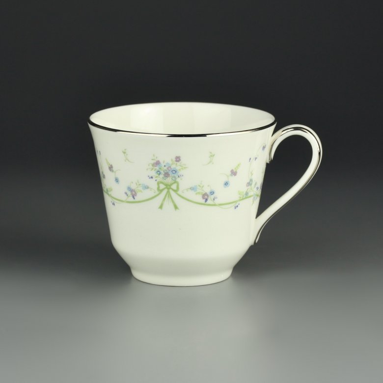 Винтажная английская фарфоровая чашка для чая кофе Royal Doulton Demure