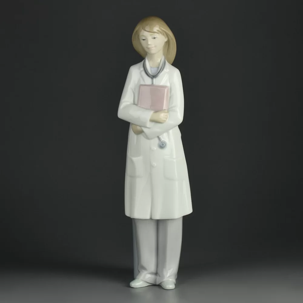 Винтажная фарфоровая статуэтка Доктор Врач Испания Lladro NAO 1684 Doctor