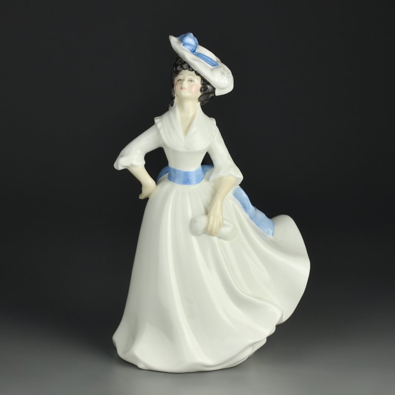 Винтажная фарфоровая статуэтка Англия Royal Doulton 2397 Margaret Маргарет Дама в шляпке