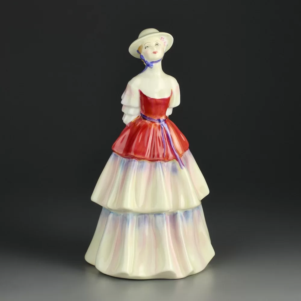 Винтажная фарфоровая статуэтка Дама в шляпке Англия Royal Doulton 3179 Eliza