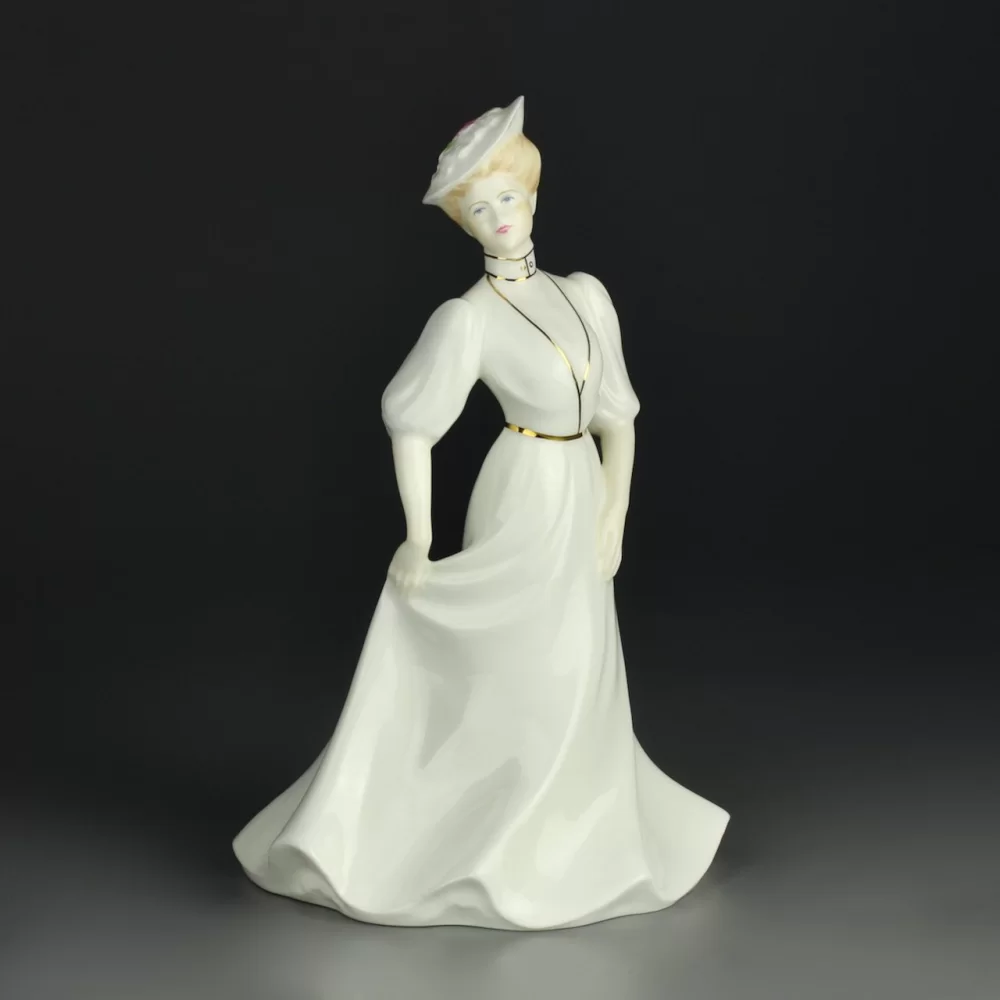 Винтажная фарфоровая статуэтка Дама в шляпке Англия Coalport Lorraine