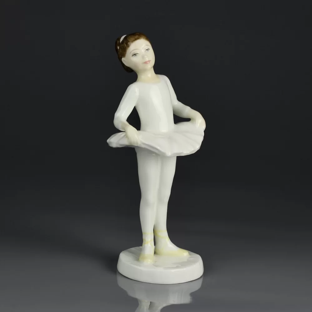 Винтажная фарфоровая статуэтка Англия Балерина Балет Royal Doulton 3731 Ballet Class