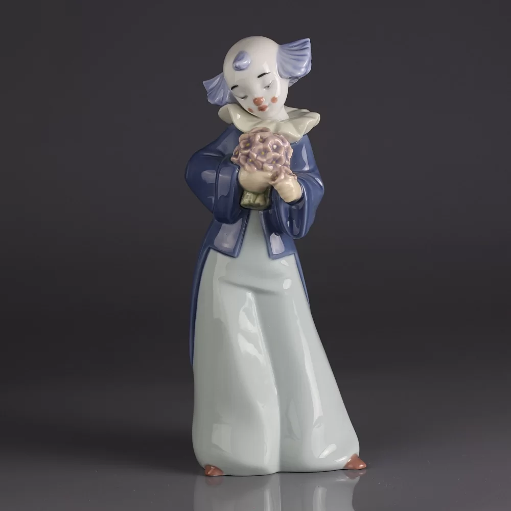 Винтажная фарфоровая статуэтка Испания Lladro NAO 1652 Courteous Clown Клоун с цветами