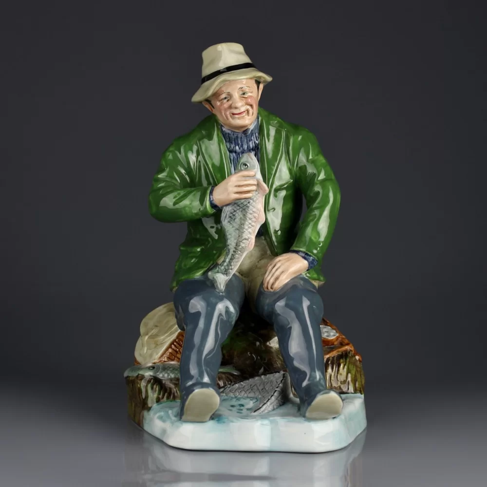 Винтажная фарфоровая статуэтка Англия Рыбак Royal Doulton 2258 A Good Catch